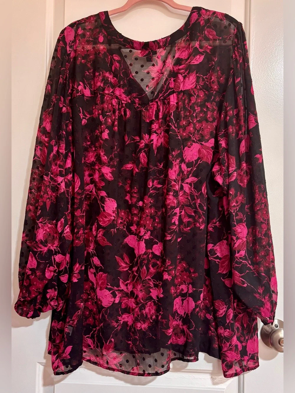 🖤 Torrid Pink and Black Floral Clip Dot Top